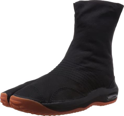 why do ninjas wear split toe shoes